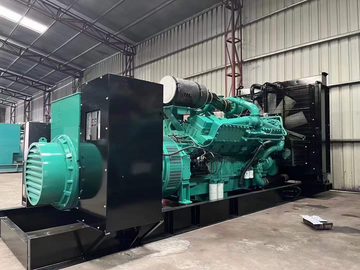 人民路街道如何降低 800kW 柴油发电机输出电流的波动？