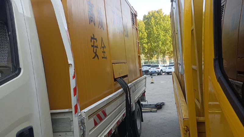 人民路街道如何判断柴油发电机组和UPS电源的切换时间是否符合要求？