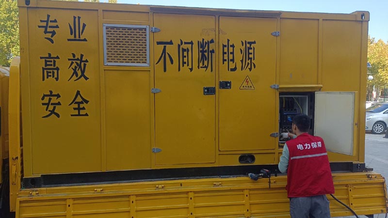 人民路街道柴油发电机组和UPS电源配合使用时，如何避免切换过程中的电力中断？